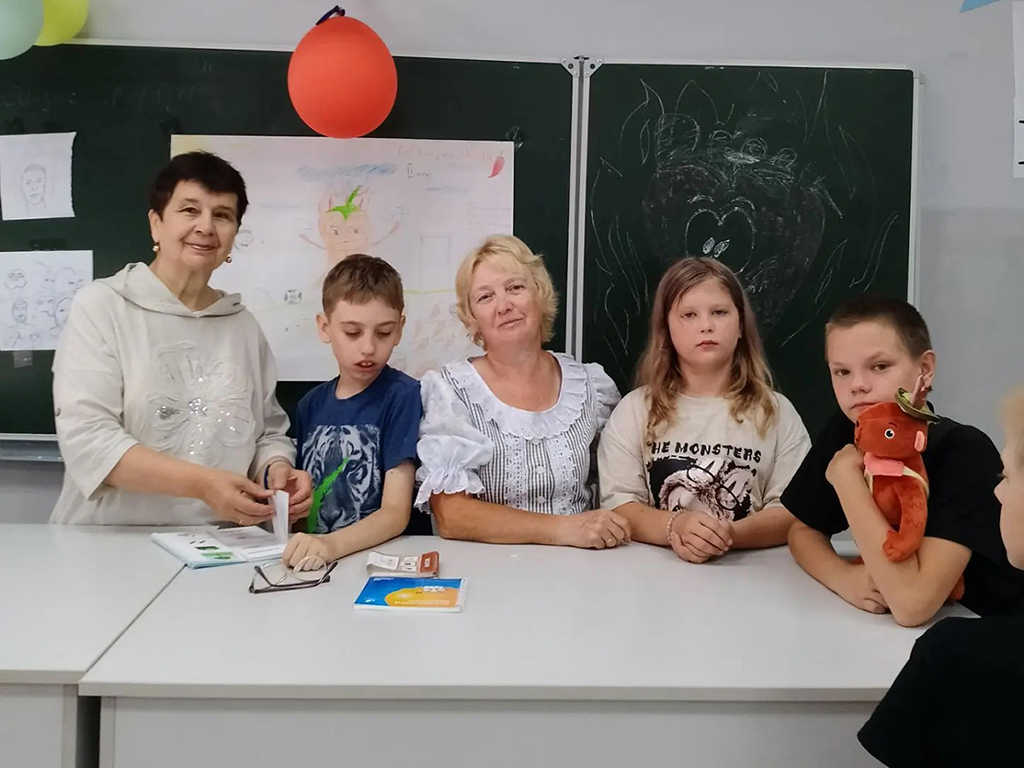 Мы живём в семье единой